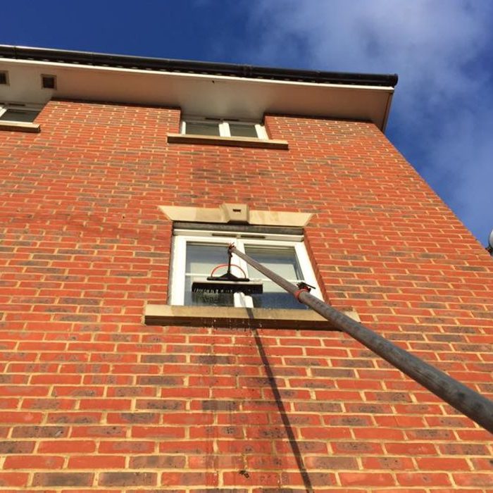 Professional window cleaners Luton